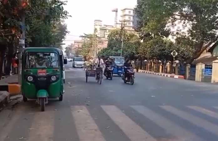 စစ်တွေတွင် အရပ်သား ၂၄ ဦး ဖမ်းခံရ၊ မောင်တောတွင် လမ်းသွားလမ်းလာများကို တင်းတင်းကျပ်ကျပ် စစ်ဆေး