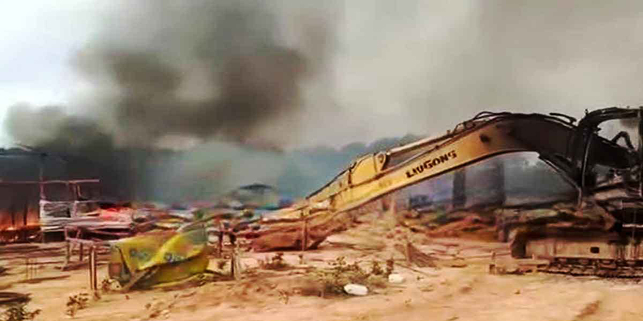 အသစ်ဆောက်နေသည့် ထားဝယ်အကျဥ်းထောင်အသစ်လုပ်ငန်းခွင်မှ ဘက်ဟိုး ၂ စီး မီးရှို့ခံရ