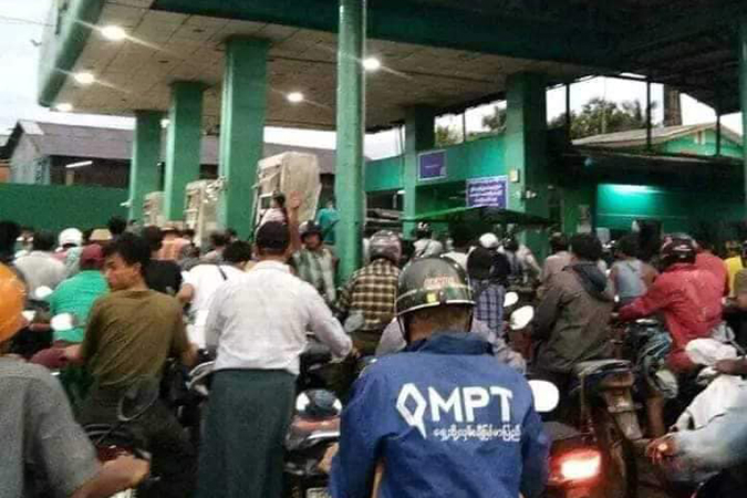 တောင်ငူတွင် ဓာတ်ဆီပြတ်နေပြီး ဆီဆိုင်အချို့တွင် ထောက်ခံစာပါမှ ဓာတ်ဆီဝယ်ခွင့်ရ
