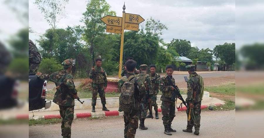 မကွေးတိုင်း၌ စစ်ကောင်စီတပ်များ တိုက်ခိုက်ခံရ၊ စစ်တပ်က NLD ရုံးနှင့် နေအိမ်အချို့ကို မီးရှို့