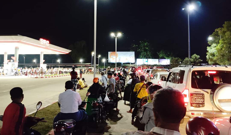 နေပြည်တော်တွင် စက်သုံးဆီပြတ်လပ်နေပြီး ဆိုင်အချို့ အရောင်းပိတ် 