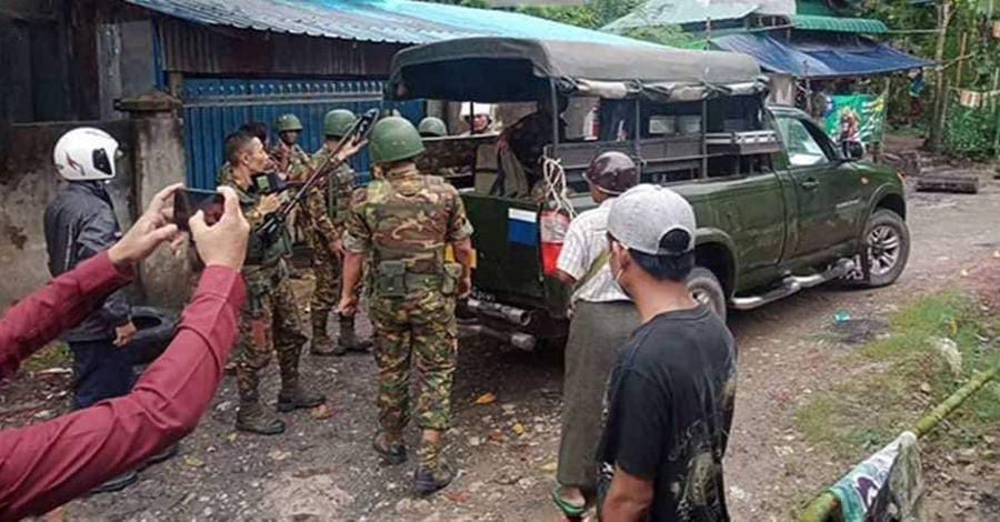 ဖေ့စ်ဘွတ်ခ်တွင် စစ်ကောင်စီကို ဝေဖန်ခဲ့သည့် ဧရာဝတီတိုင်းက အမျိုးသမီးများအပါအဝင် လူ ၃၀ ကျော်ကို ဖမ်းဆီးခံရ