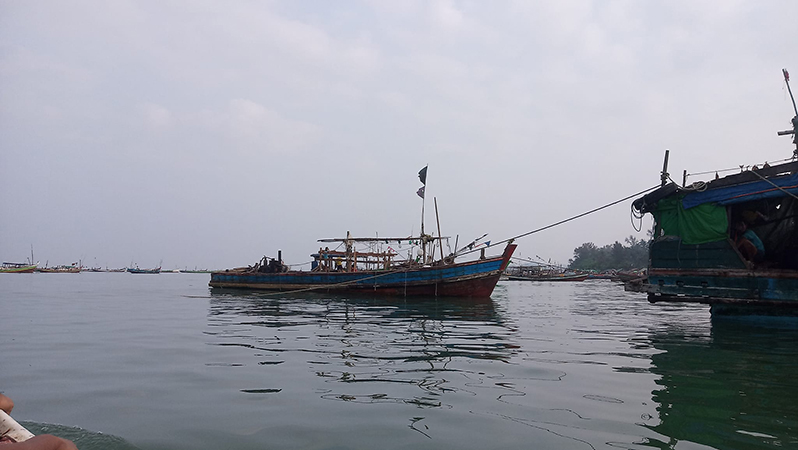 သံတွဲတွင် စစ်ကောင်စီက ကမ်းနီးကမ်းဝေးငါးဖမ်းရေယာဉ်များကို ပင်လယ်ထွက်ခွင့်တားမြစ်