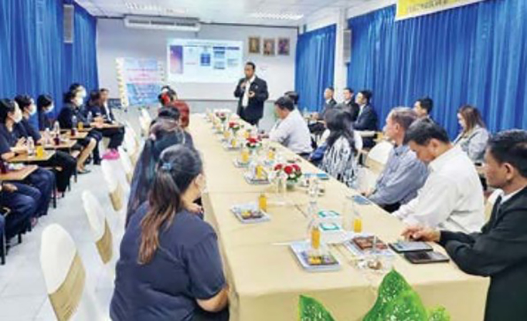 ရွှေ့ပြောင်းလုပ်သားများ၏ လစာ ၂၅ ရာခိုင်နှုန်း မဖြစ်မနေလွှဲရန် စစ်ကောင်စီ ဝန်ကြီး စည်းရုံးနေ 