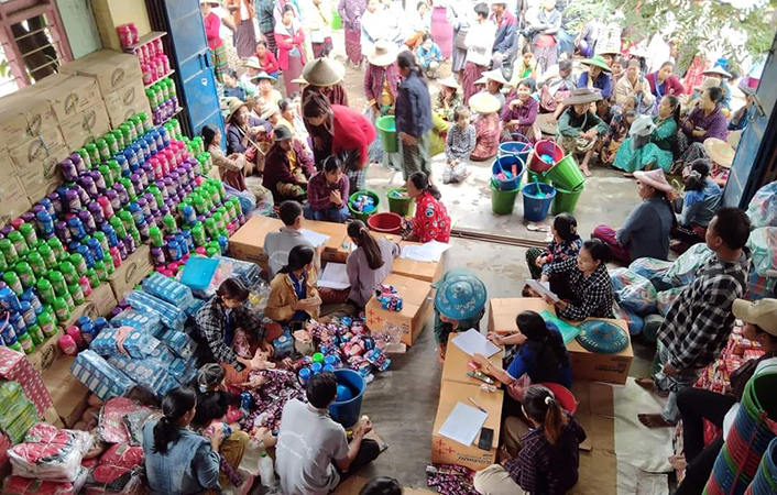 ကလေးမြို့နယ်က မီးဘေးသင့်ပြည်သူတွေကို သိန်း ၈၀၀ ကျော်ဖိုး ထောက်ပံ့(ဓာတ်ပုံ)