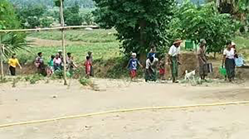 စစ်သင်္ဘောက အမြောက်ဖြင့် ပစ်ခတ်မှုကြောင့်  မောင်တောတောင်ပိုင်း ရွာသားများ ထွက်ပြေး