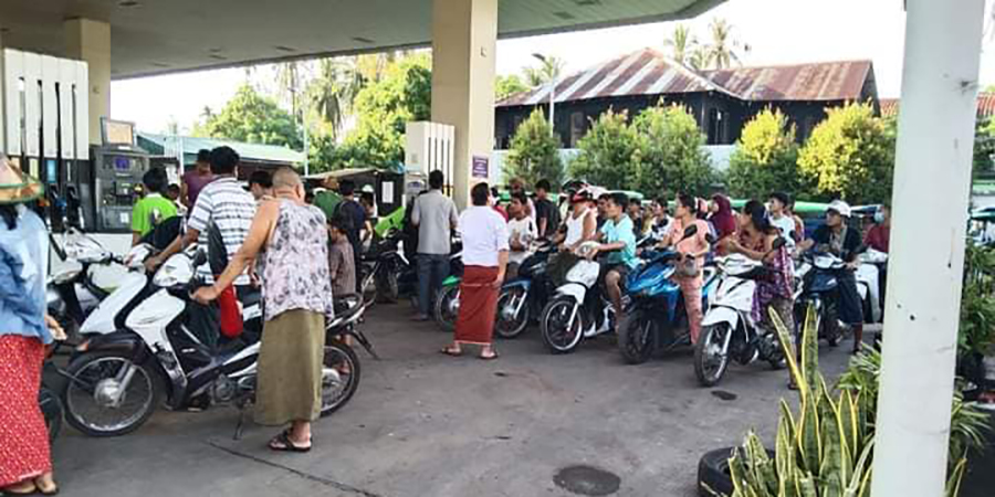 မွန်ပြည်နယ်တွင် စက်သုံးဆီ ပြင်ပပေါက်ဈေး ၁ လီတာ ကျပ် ၇၀၀၀ အထိ ရောင်းချနေ