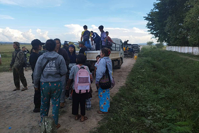 ဒီးမော့ဆို အနောက်ခြမ်းရှိ စစ်ဘေးရှောင်ပြည်သူများ အနွေးထည်နှင့် မိုးကာများ လိုအပ်