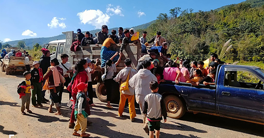 သိန္နီတွင် ပိတ်မိနေသည့်  စစ်ဘေးရှောင် ၁၀၀ ကျော် လားရှိုးထိ ထွက်ပြေးလာ 