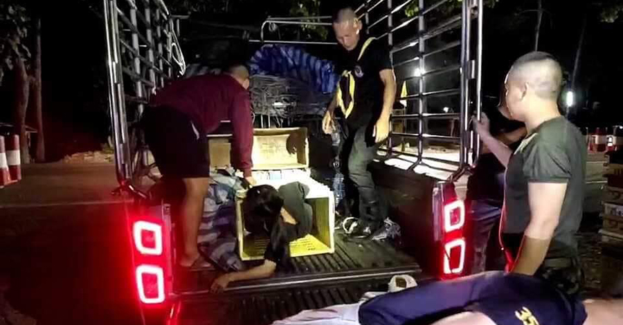 မဲဆောက်မြို့အထွက် သစ်သီးကားပေါ်တွင် တရားမဝင် မြန်မာလုပ်သား  ၇ ဦး ဖမ်းဆီးခံရ