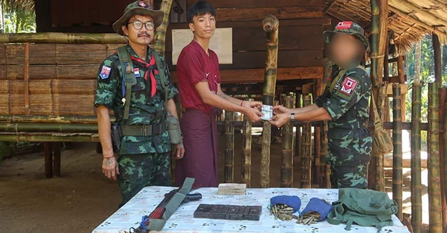 သရက်ချောင်း၊ ဝင်းဝရဲစခန်းက ရဲတပ်သား ၁ ဦး လက်နက်နှင့်အတူ အလင်းဝင်
