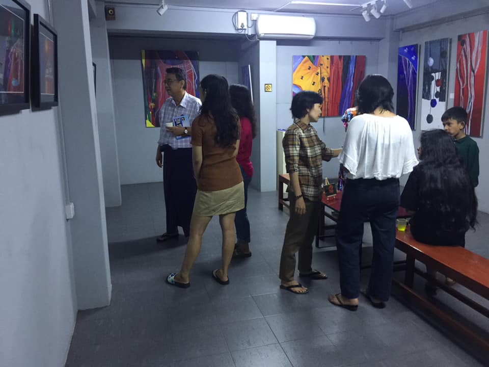 ပန်းချီဆရာမ ၆ ဦး စုပေါင်းပြသသည့် ပန်းချီအနုပညာပြပွဲ (ဓာတ်ပုံ)