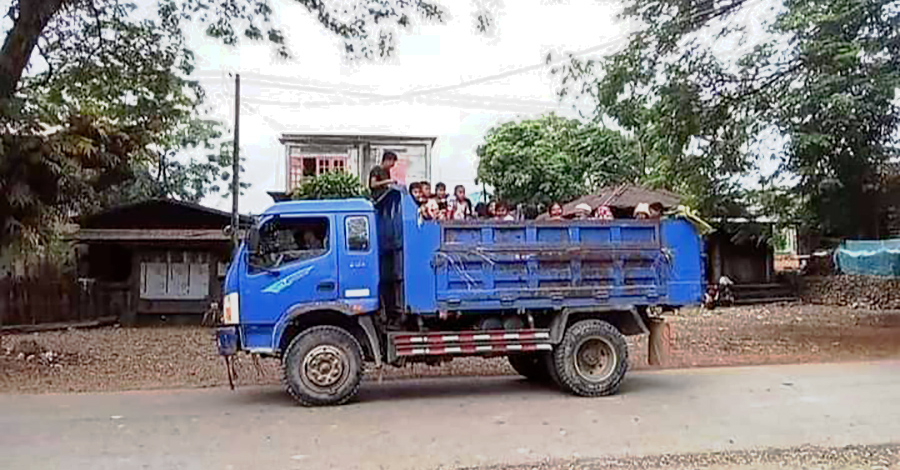 စစ်ကောင်စီတပ် စစ်ကြောင်းထိုးမည်ကို စိုးရိမ်ပြီး ခါမ်းပါတ် ဒေသခံများ နေရပ်စွန့်ခွာ