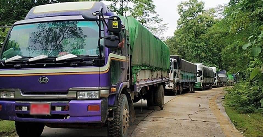 ကုန်တင်ကားများကို ရိခေါဒါရ်မြို့သို့ သွားခွင့်မပေးသဖြင့် နယ်စပ်ကုန်သွယ်ရေး ခက်ခဲ
