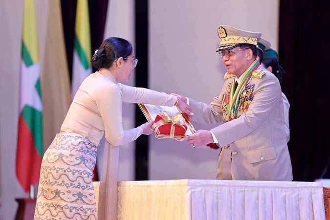 မြို့ပြတိုက်ပွဲ သတိထားရန်၊ စစ်သည် ဇနီးမယားများ အလုပ်နှင့် သက်သေပြရန် စစ်ခေါင်းဆောင် တိုက်တွန်း 