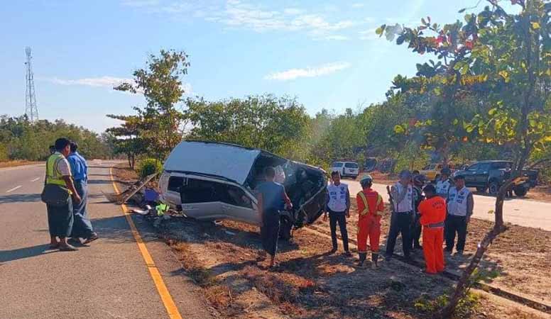 ရန်ကုန်-မန္တလေးအမြန်လမ်းတွင် လမ်းလယ်ကျွန်းဝင်တိုက်ပြီး ယာဉ်မောင်းသေဆုံး