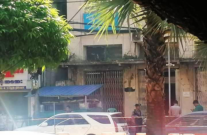 စမ်းချောင်းမြို့နယ် ထွေအုပ်ရုံးရှေ့တွင် ဗုံးပေါက်ကွဲ