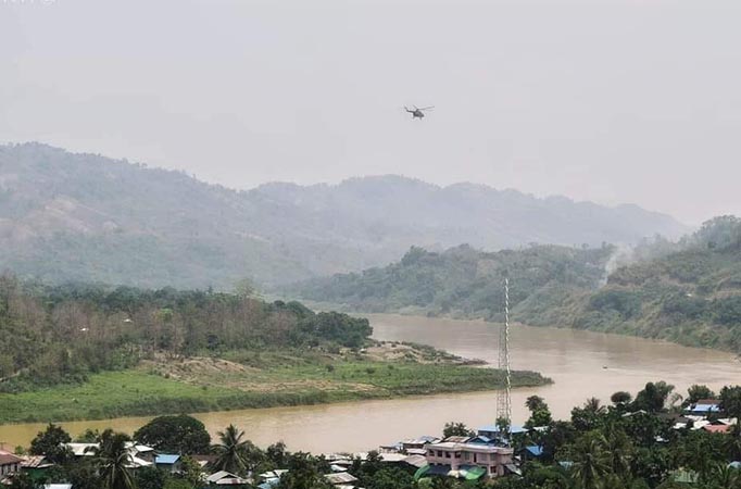 ပလက်ဝတွင်တိုက်ပွဲပြင်းထန်၊ စစ်တွေမြို့နယ်၌ စစ်ကား ၁စီး မိုင်းဆွဲ တိုက်ခိုက်ခံရ