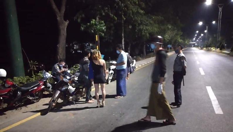 ဧရာဝတီတိုင်း၌ ညမထွက်ရအမိန့်ချိုးဖောက်မှုဖြင့်  ဒေသခံ ၃၀ ခန့်  ဖမ်းဆီးခံရ