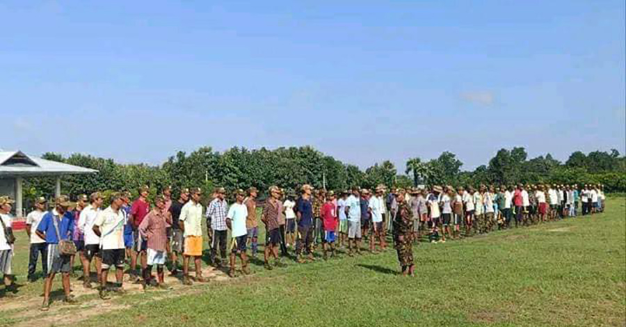 ဒိုက်ဦးမြို့နယ်က ရွာအချို့တွင် စစ်သင်တန်းတက်ရန် မဲနှိုက်လူစု