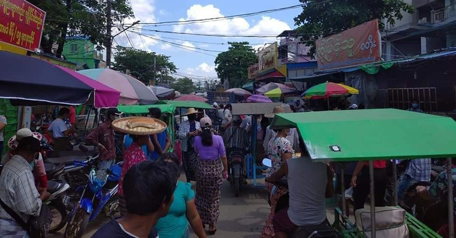 လှိုင်သာယာ မီးခွက်ဈေးရှိ အပြင်တန်းဈေးဆိုင်များကို စစ်တပ်က ဖယ်ရှား