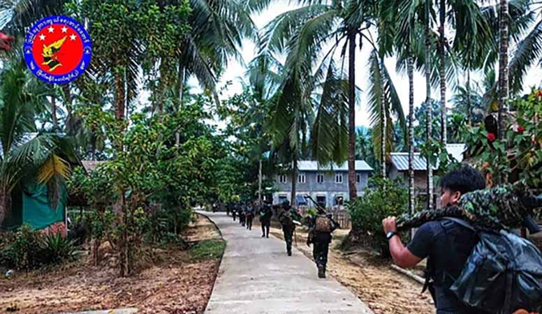 တနင်္သာရီနှင့် ခင်ဦးတွင် စစ်တပ်စစ်ကြောင်းထိုးနေသဖြင့် ပြည်သူသောင်းချီ တိမ်းရှောင်နေရ