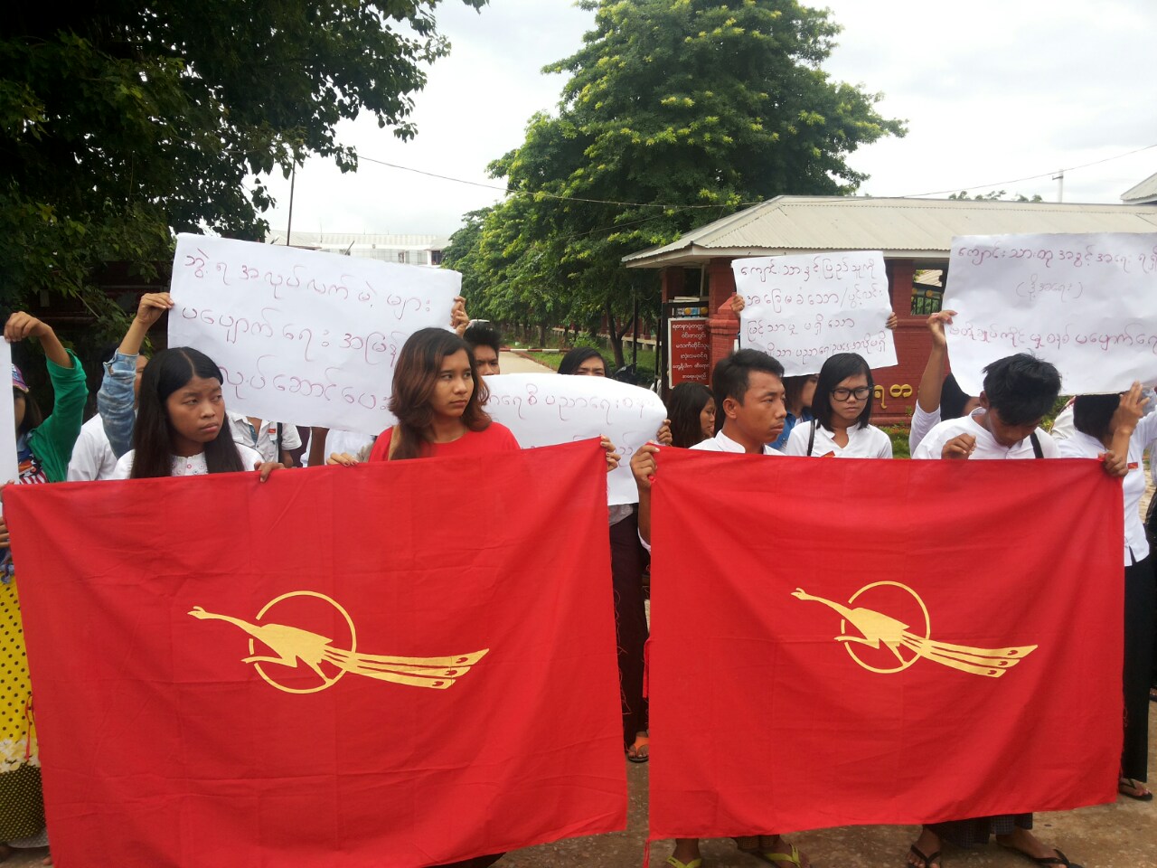 မႏၱေလးတြင္ အမ်ိဳးသားပညာေရးဥပေဒမူၾကမ္းအား ကန္႔ကြက္ေၾကာင္း ဒုတိယအႀကိမ္ ဆႏၵထုတ္ေဖာ္