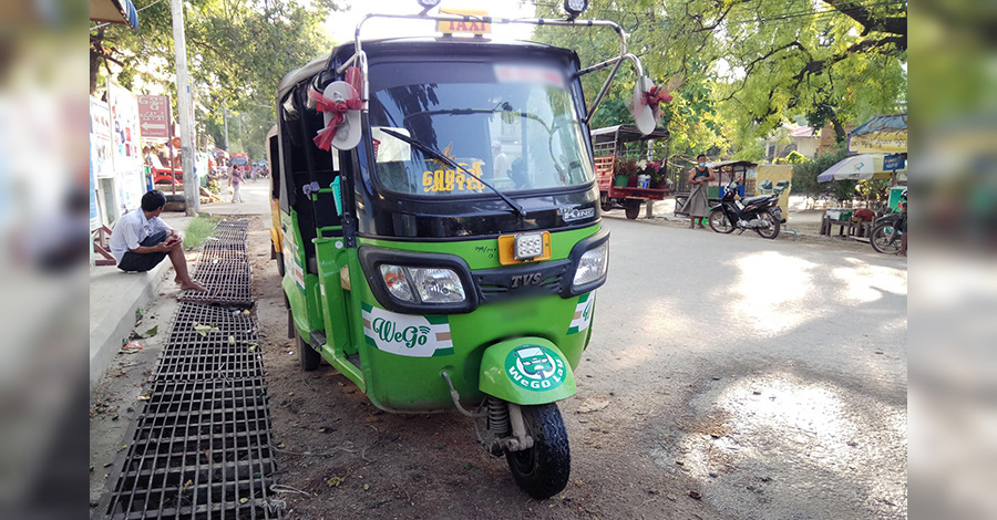 ရွှေပြည်သာတွင် ဆိုင်ကယ် ကယ်ရီသမားများကို ပြည်သူ့စစ်ဝင်ရန် စည်းရုံးပြီးနောက် ဆိုင်ကယ်အမျိုးမျိုး မောင်းခွင့်ပိတ်