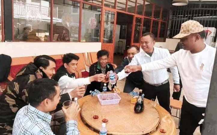 လောက်ကိုင်၌ လက်နက်ချခဲ့သည့် ဗိုလ်မှူးချုပ် ၆ ဦးကို သေဒဏ်နှင့် တသက်တကျွန်း အမိန့်ချ