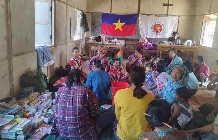 ပေါက်မြို့နယ် ကျေးရွာများကို ပြည်သူ့တော်လှန်ရေးတပ်ဦးက အခမဲ့ ဆေးဝါးကုသပေး