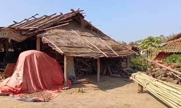 ရွာလုံးကျွတ်မီးရှို့ခံလိုက်ရသည့် စမ်းမြို့ရွာက စစ်ဘေးရှောင်များ အကူအညီလိုအပ်နေ