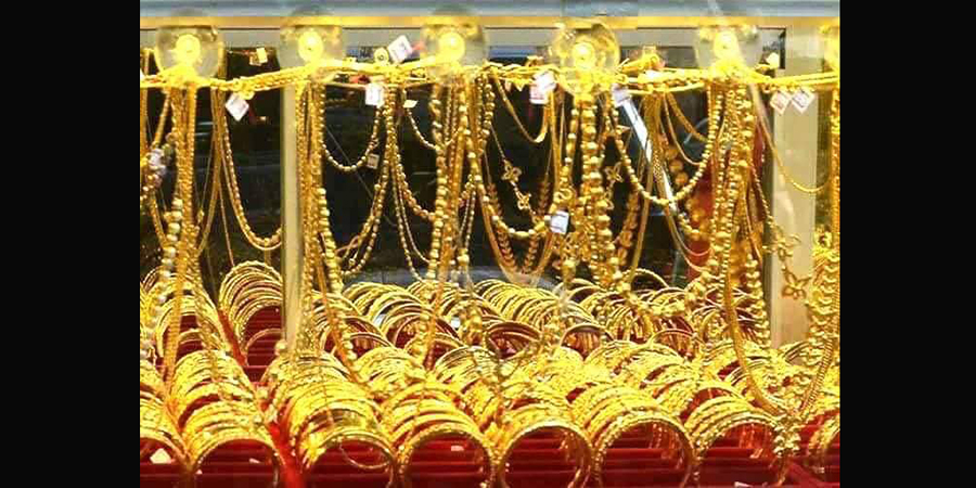 ရွှေစျေးမြင့်တက်နေခြင်းကြောင့် ဧရာဝတီတိုင်းက ရွှေဆိုင်များတွင် ရွှေလာရောင်းသူများနေ