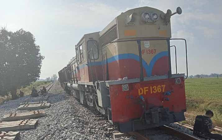 ကျောက်တံခါးမြို့နယ်၌ ကုန်တင်ရထား ၁ စင်း မိုင်းခွဲတိုက်ခိုက်ခံရ