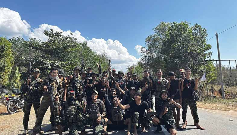 သံဖြူဇရပ်မြို့နယ် အနင်းရဲစခန်း တိုက်ခိုက်ခံရ