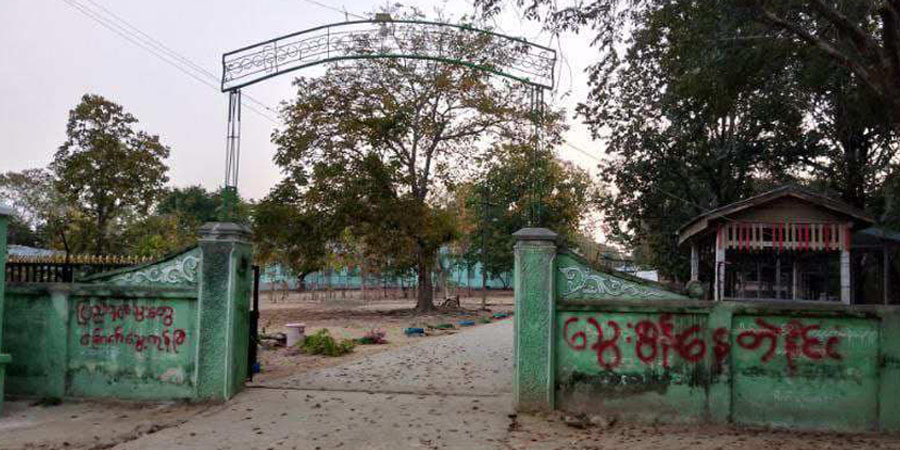နေပြည်တော် ရေဆင်းအထက်တန်းကျောင်းရှေ့ စစ်အာဏာရှင်ဆန့်ကျင်လှုပ်ရှားမှု ပြုလုပ်