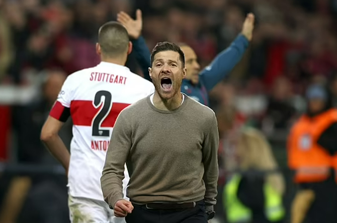 နည်းပြကလော့ပ်နေရာ၌ အလွန်ဆိုဖြင့် အစားထိုးရန် လီဗာပူးကြိုးပမ်းခဲ့