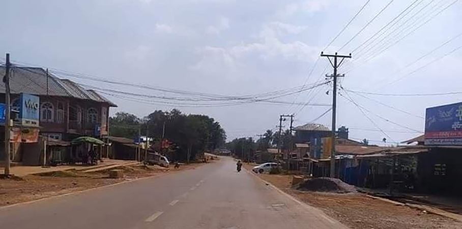 ဆီဆိုင်မြို့ပေါ် ပစ္စည်းပြန်ယူသည့် ဒေသခံ ၁ ယောက်ကို စစ်တပ်က ဓားဖြင့်ခုတ်