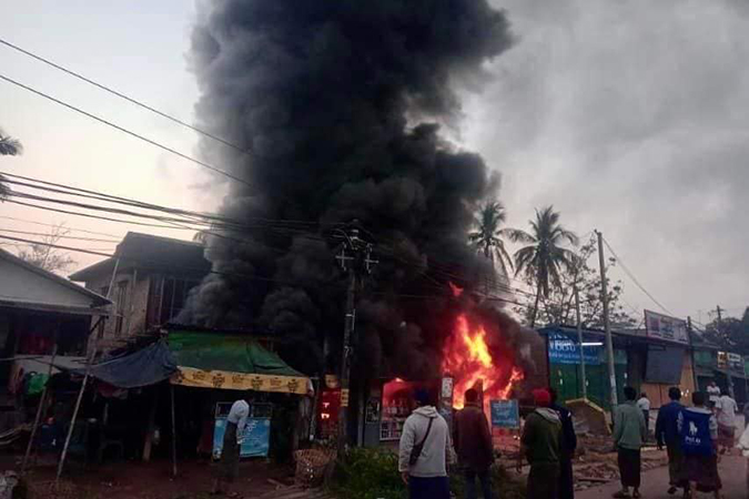 ပဲခူး ဘုရားကြီးလမ်းဆုံအနီးတွင် မီးလောင်ပြီး ဆိုင်ခန်း ၂ ခန်းနှင့်ပစ္စည်းများ ဆုံးရှုံး