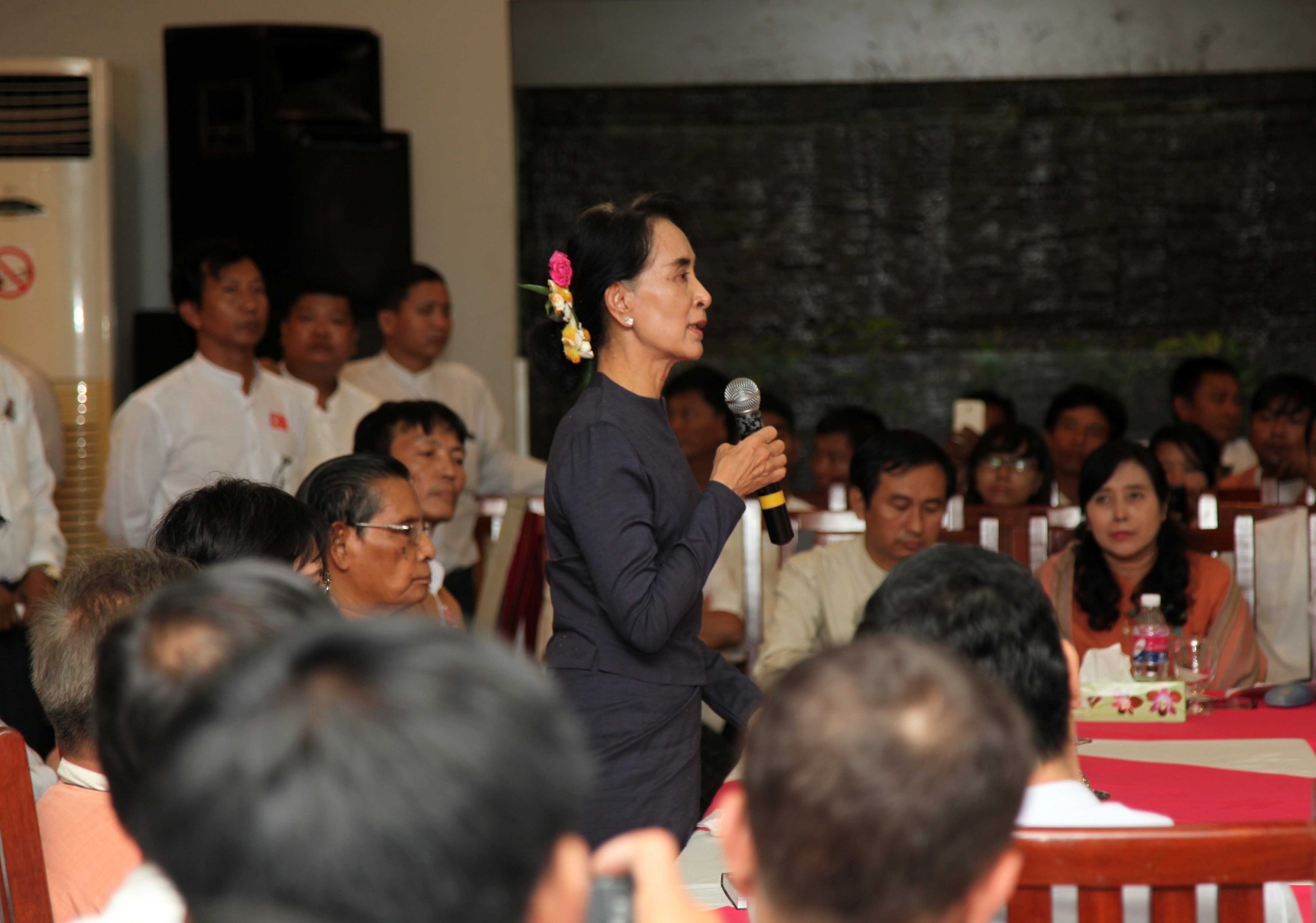 အန္အယ္လ္ဒီ လူငယ္မ်ဳိးဆက္မ်ား တာ၀န္ယူႏိုင္သူမ်ားျဖစ္ေအာင္ ႀကိဳးစားရန္ ေဒၚစု တိုက္တြန္း