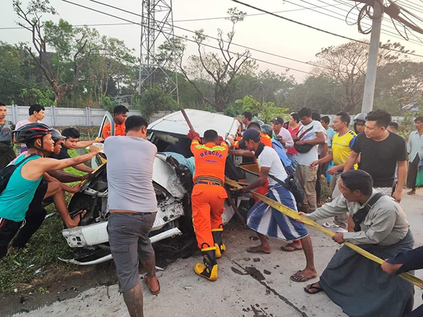 မင်္ဂလာဒုံတွင် ယာဉ်တိုက်မှု ၂ ကြိမ်ဖြစ်ပြီး ၁ ဦး သေ၊ ၃ ဦး ဒဏ်ရာရ 