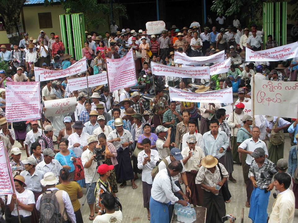 သိမ္းဆည္းခံလယ္ယာေျမမ်ား ျပန္လည္ရရွိေရး ဧရာ၀တီတိုင္းလယ္သမားမ်ား ဆႏၵျပ