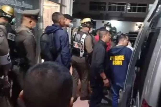 တရုတ်လုပ်ငန်းရှင်ထံက ဘတ်ငွေ ၁၀ သန်း ငွေညှစ်ခဲ့သည့် ထိုင်းလဝကရဲ ၅ ဦး ထောင်ဒဏ် ၁၅ နှစ်စီ ကျခံရ 