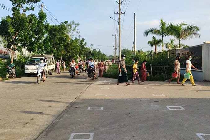 အချိန်ပိုလုပ်အားခတောင်းသည့် ပုသိမ်စက်မှုဇုန် အထည်ချုပ်လုပ်သားများ ခြိမ်းခြောက်ခံနေရ