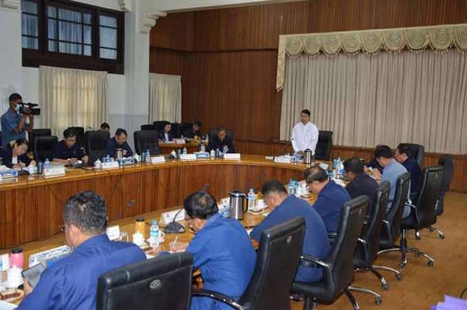 ရန်ကုန်မြို့တော်ဝန်က စည်ပင်အရာရှိများကို အသွားအလာ အပြောအဆို ဆင်ခြင်ရန် သတိပေး