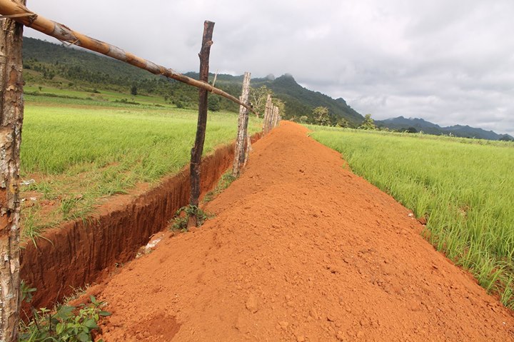 ထြန္တုံးတိုက္ပြဲ၀င္ ကရင္နီေတာင္သူမ်ားကုိ စစ္တပ္က ၿခိမ္းေျခာက္