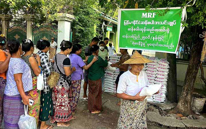 ရန်ကုန်မြို့တွင် ဆန်တပြည် ၃၃၀၀ ကျပ်ဖြင့် ရောင်းချပေးနေ