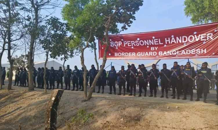 ဘင်္ဂလားဒေ့ရှ်ဘက် ထွက်ပြေးသည့်  နယ်ခြားစောင့်တပ်ဖွဲ့ဝင် ၃၃၀ ကို ပြန်လွှဲ ပေး