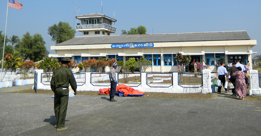 ရန်ကုန်မှ လေယာဉ်ဖြင့်လာသည့် ခရီးသည် ၆၀ ကျော်ကို ကျောက်ဖြူလေဆိပ်၌ ဖမ်းဆီး