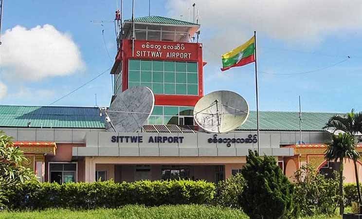 စစ်တွေလေဆိပ်တွင် ရန်ကုန်မှပြန်လာသည့် ခရီးသည်များကို စစ်ကောင်စီက ဖမ်းဆီးစစ်ဆေး