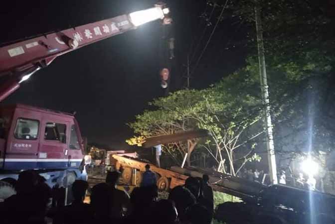 တောင်ဒဂုံတွင် ကုန်တင်ကား ဘရိတ်ပေါက်တိုက်မိပြီး ၁ ဦးသေ၊ ၂ ဦးဒဏ်ရာရ